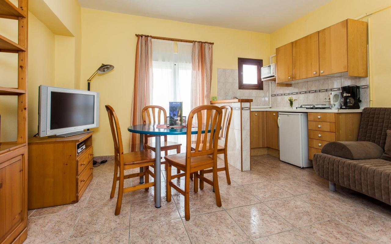 Hostal Doris - Adults Only Colonia de Sant Jordi ภายนอก รูปภาพ