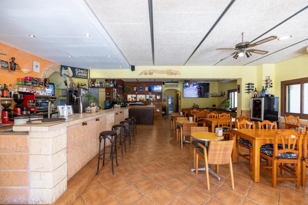 Hostal Doris - Adults Only Colonia de Sant Jordi ภายนอก รูปภาพ