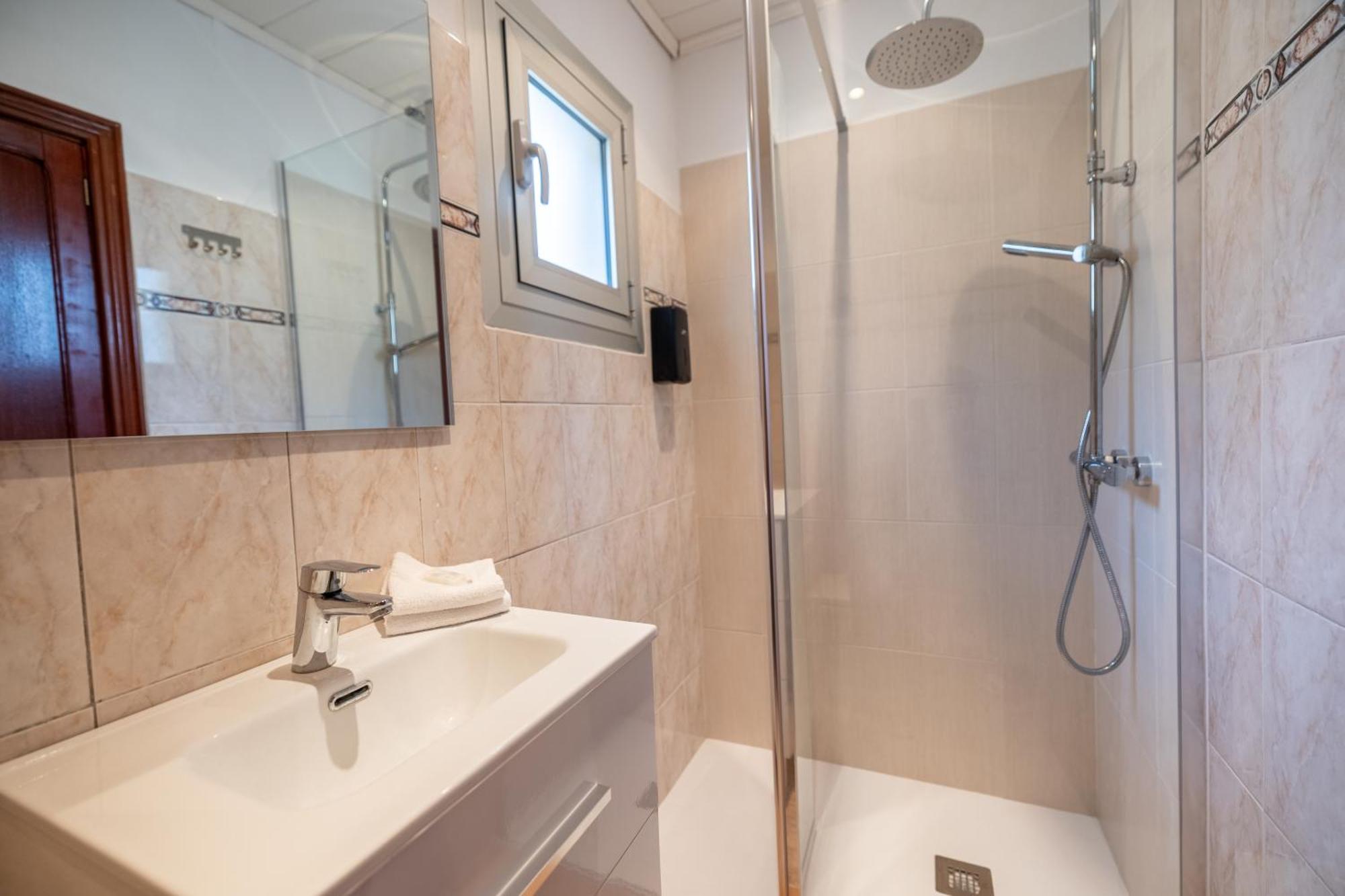 Hostal Doris - Adults Only Colonia de Sant Jordi ห้อง รูปภาพ