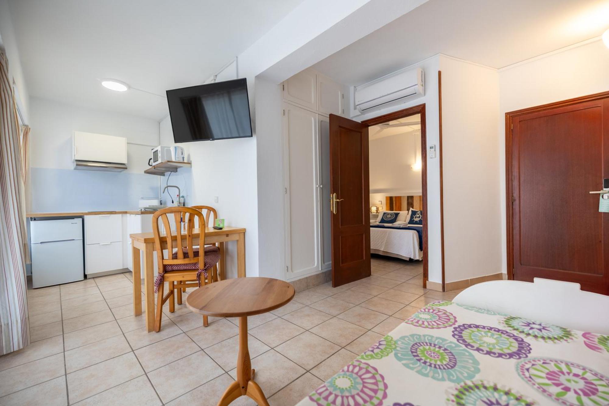 Hostal Doris - Adults Only Colonia de Sant Jordi ห้อง รูปภาพ