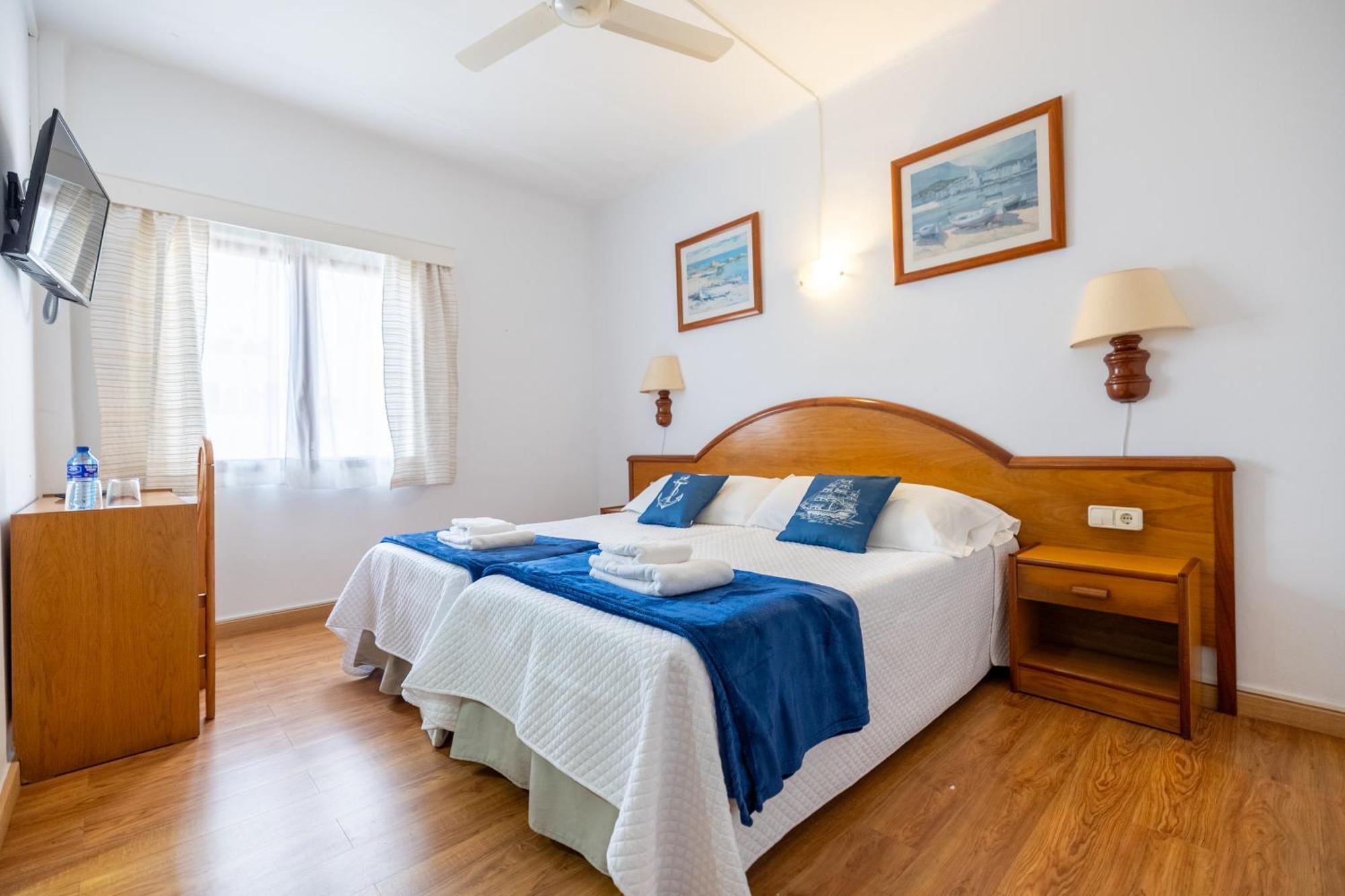 Hostal Doris - Adults Only Colonia de Sant Jordi ภายนอก รูปภาพ