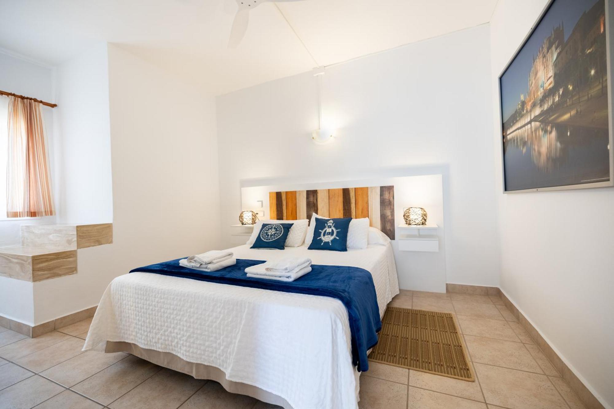 Hostal Doris - Adults Only Colonia de Sant Jordi ภายนอก รูปภาพ