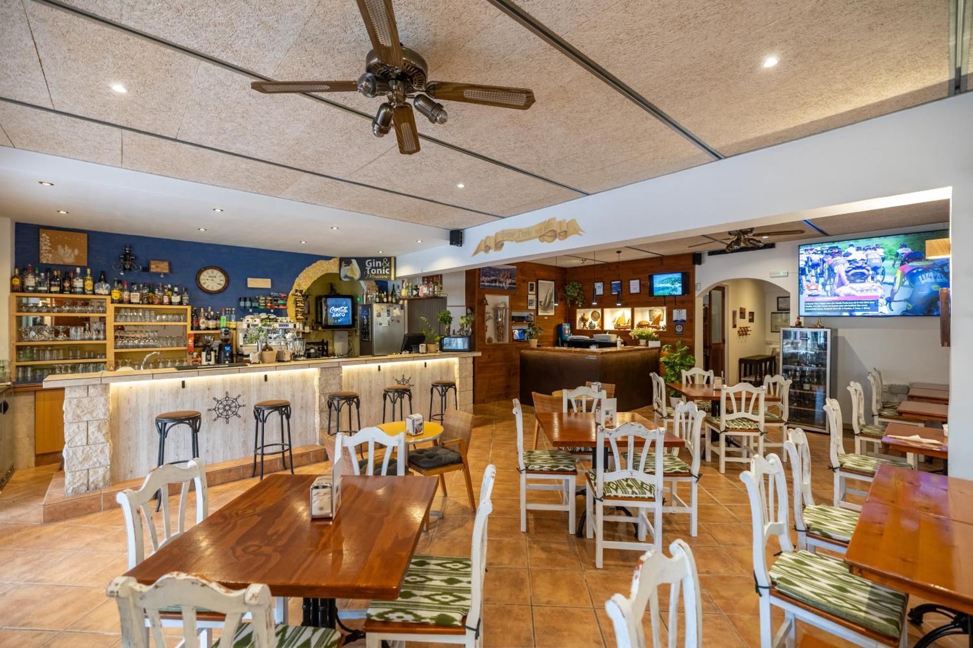 Hostal Doris - Adults Only Colonia de Sant Jordi ภายนอก รูปภาพ